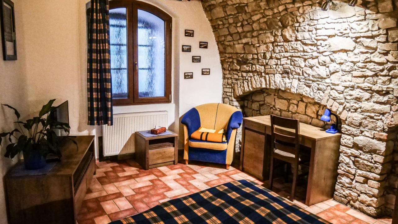 Penzion Na Hradbach Лоуни Екстер'єр фото